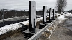 Tesla будет быстрее устанавливать или заменять суперчарджеры благодаря новому фундаменту для кабинок (Источник изображения: Ondrej Bacina/X)