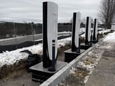 Tesla будет быстрее устанавливать или заменять суперчарджеры благодаря новому фундаменту для кабинок (Источник изображения: Ondrej Bacina/X)