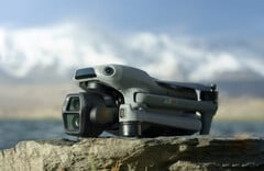 На официальном тизере DJI можно увидеть, как кажется, два корпуса для камер. (Источник изображения: DJI через @Quadro_News)