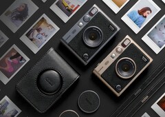 Модель Instax Mini Evo обновляется к 90-летию компании Fujifilm. (Источник изображения: Fujifilm)