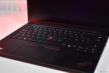 Lenovo ThinkPad E14 Gen 7: Клавиатура