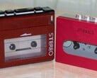 Портативный кассетный плеер Sanyo 1980-х годов (слева) рядом с Fiio CP13 2024 года (справа). Источник изображения: MySKU