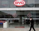 В 2022 году BYD превзойдет Tesla в качестве ведущего мирового производителя EV. (Источник изображения: Reuters)