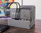 Док-станция для мини-ПК с eGPU от Beelink теперь с открытым исходным кодом. (Источник изображения: Notebookcheck / Allen Ngo)