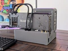 Док-станция для мини-ПК с eGPU от Beelink теперь с открытым исходным кодом. (Источник изображения: Notebookcheck / Allen Ngo)