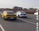 Xiaomi SU7 Ultra обгоняет Tesla Model S Plaid в дрэг-рейсинге (Источник изображения: скриншот с сайта Tesla Geek на YouTube)