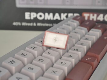 Сублимационная печать на колпачках Epomaker TH40 кажется довольно глубокой, а сами колпачки имеют хорошую толщину стенок ~2 мм. (Источник изображения: Джулиан ван дер Мерве / Notebookcheck)