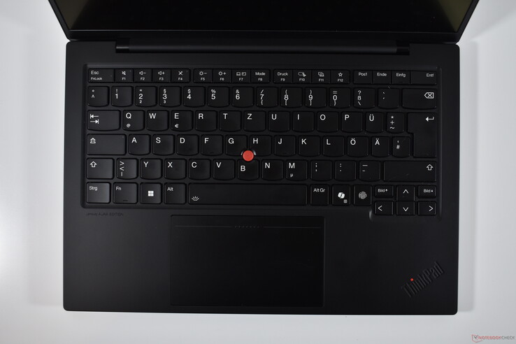 Lenovo ThinkPad X1 Carbon Gen 13 Aura Edition: Клавиатура