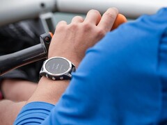 Garmin Fenix 8 - это преемник модели Fenix 7 (вверху). (Источник изображения: Garmin)