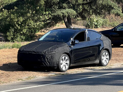 Обновленная модель Tesla Model Y Juniper наконец-то появилась, что свидетельствует о продвижении к началу продаж в 2025 году. (Источник изображения: u/JacklJackon Reddit)