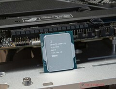 Intel Core i9-14900K теряет до 23% своей многоядерной производительности после обновления BIOS, призванного решить проблему деградации процессора. (Источник изображения: Себастьян Баде / Notebookcheck)