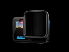 Мод анаморфотного объектива GoPro Hero 13 Black легко устанавливается. (Источник изображения: GoPro)