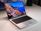 Apple Обзор MacBook Pro 14 M4 - Базовая модель M4 с важными улучшениями