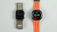 Модель Apple Watch Ultra (слева) и модель Galaxy Watch Ultra. (Источник: iFixit)