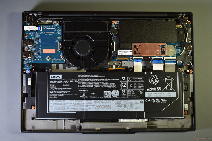 Lenovo ThinkPad T14s G6 Qualcomm: Внутренности