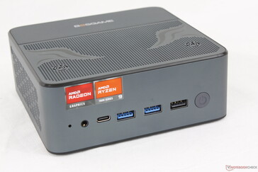 Спереди: Кнопка сброса, наушники 3,5 мм, USB-C 4.0 w/ Power Delivery + DisplayPort (8K@60 Гц), 2x USB-A 3.2 Gen. 2 (10 Гбит/с), USB-A 2.0, кнопка питания