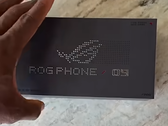 Розничная коробка ROG Phone 9 в естественных условиях. (Источник изображения: K-Tai Watch Impress Japan)