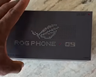 Розничная коробка ROG Phone 9 в естественных условиях. (Источник изображения: K-Tai Watch Impress Japan)