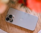 После обновления до iOS 18 iPhone 15 Pro может работать немного медленнее в некоторых задачах. (Источник изображения: Swello - Unsplash)