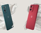 Moto G05 выпускается в красном (Plum Red) и зеленом (Forest Green) цветах (Источник изображения: Motorola)