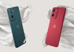 Moto G05 выпускается в красном (Plum Red) и зеленом (Forest Green) цветах (Источник изображения: Motorola)