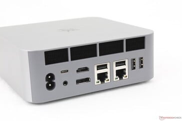 Задняя часть: Питание от сети (без внешнего блока питания), USB-C Thunderbolt 4 w/ DisplayPort + Power Delivery, гарнитура 3,5 мм, HDMI (4K@60), DisplayPort 1.4 (4K@144), 2x RJ-45 (2,5 Гбит/с), 4x USB-A 3.0 (10 Гбит/с)