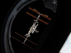 Международная космическая станция на орбите, вид с борта корабля SpaceX Crew Dragon. (Источник изображения: NASA Johnson на Flickr)