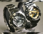 Casio G-Shock GM-110D-8A в серебристом цвете (слева) и GM-110BD-1A9 в черном цвете с золотым циферблатом (справа). (Источник изображения: @geesgshock на Instagram)