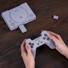 Набор 8BitDo Mod Kit для оригинального контроллера PlayStation добавляет поддержку Bluetooth и перезаряжаемый аккумулятор. (Источник изображения: 8BitDo)