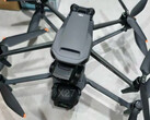 Mavic 4 Pro ниже своего предшественника для сравнения размеров. (Источник изображения: via Jasper Ellens)