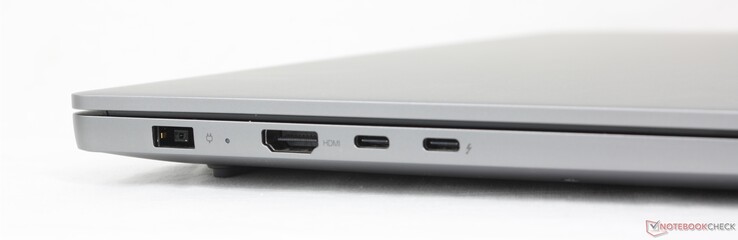 Слева: Адаптер переменного тока, HDMI 2.1, USB-C 3.2 Gen. 2x2 w/ DisplayPort + Power Delivery, USB-C Thunderbolt 4 w/ DisplayPort + Power Delivery