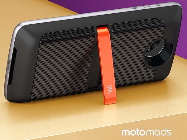 Мод Moto Z Speaker Mod для серии Moto Z имел встроенный аккумулятор и подставку для ног. (Источник изображения: Motorola)